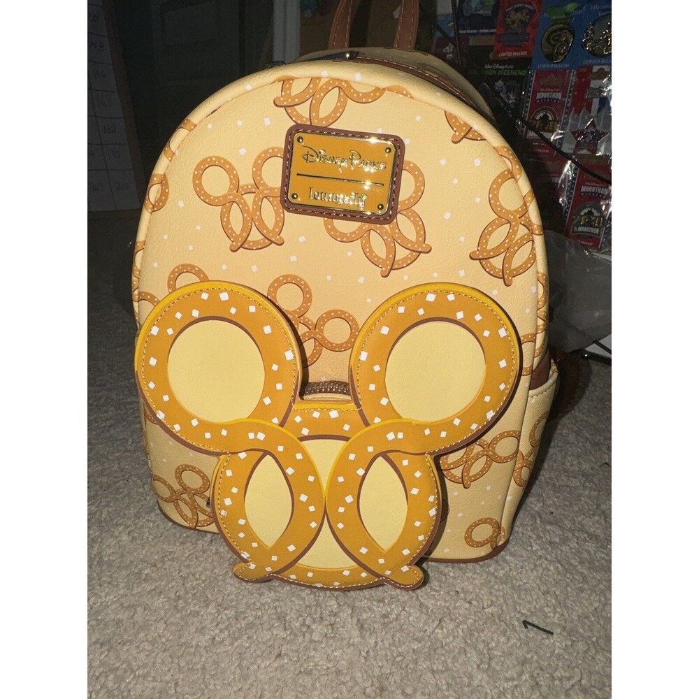 Loungefly Disney Parks Mickey Mouse Pretzel Scented New Backpack LE Lr Snacks